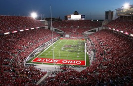 多米体育官方平台-CBA季后赛首回合对决在即！洛杉矶湖人演练定位球，广州队密集防守应对